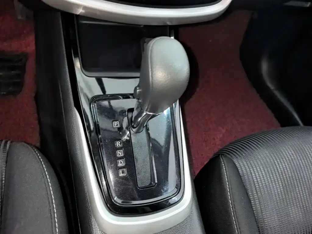 Nissan Tiida — миниатюра 14