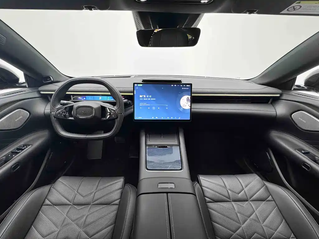 Lynk & Co 10 — миниатюра 5