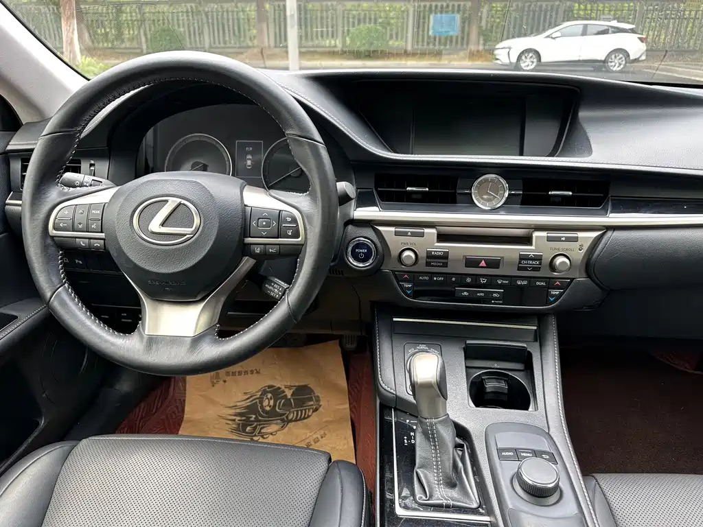 Lexus ES — миниатюра 17