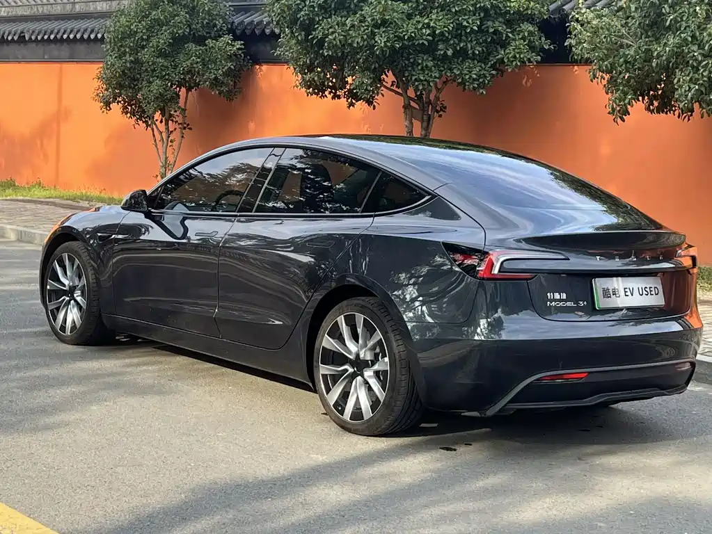Tesla Model 3 — миниатюра 5