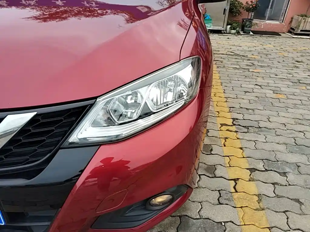 Nissan Tiida — миниатюра 24