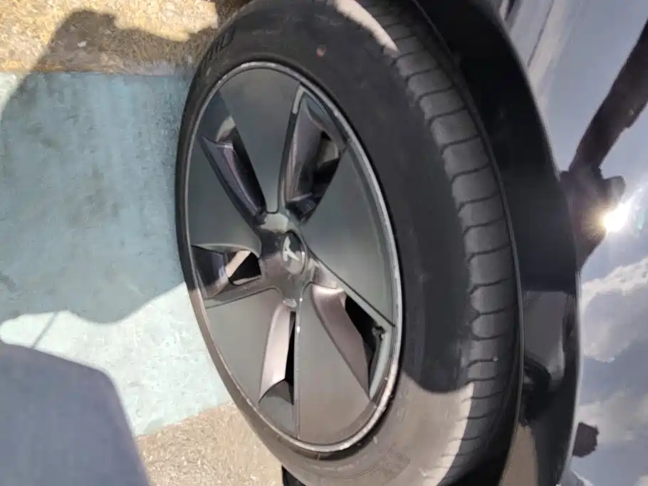 Tesla Model 3 — миниатюра 6