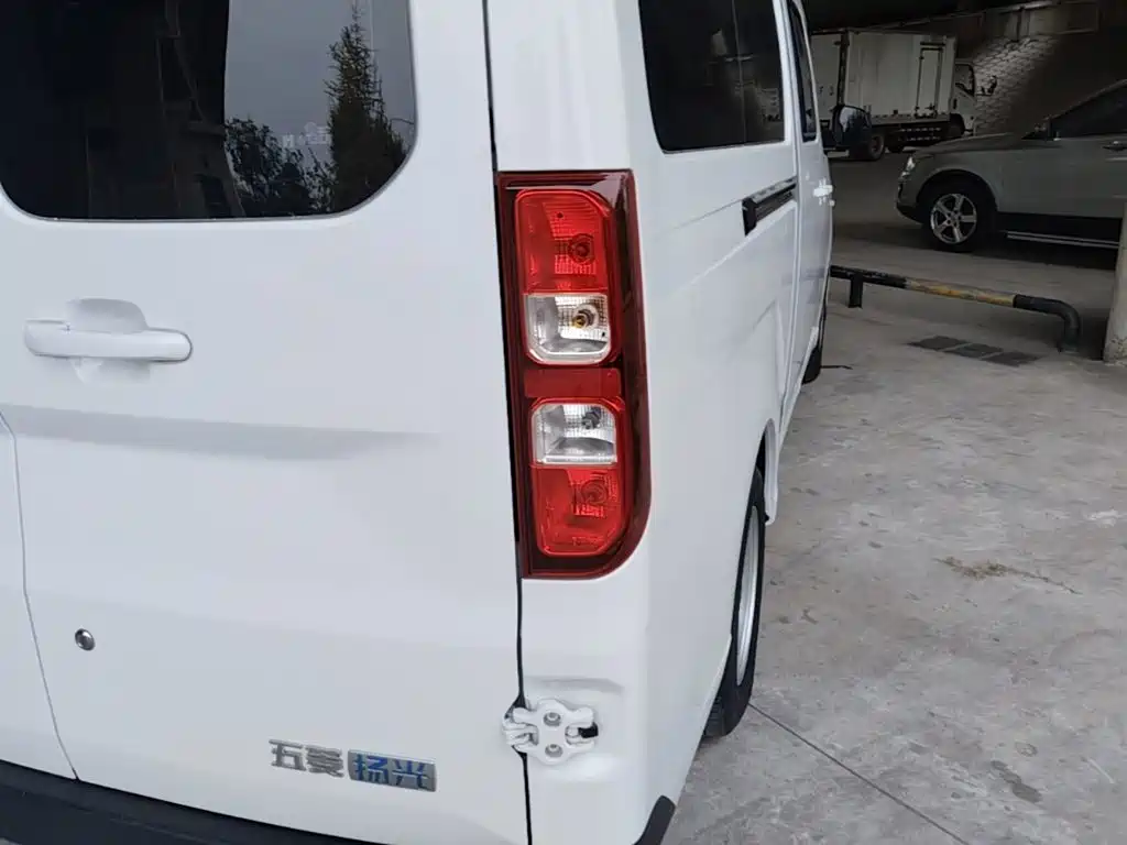 Wuling Yangguang — миниатюра 8