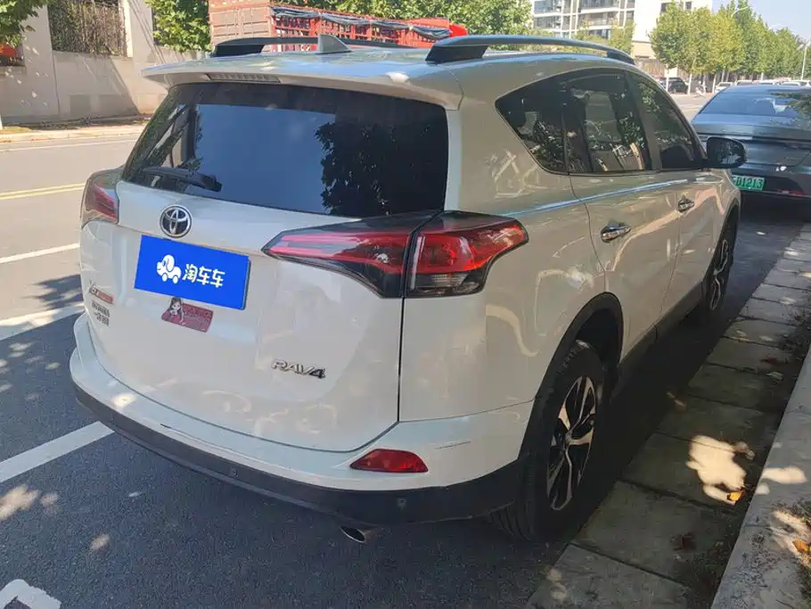 Toyota RAV4 — миниатюра 3