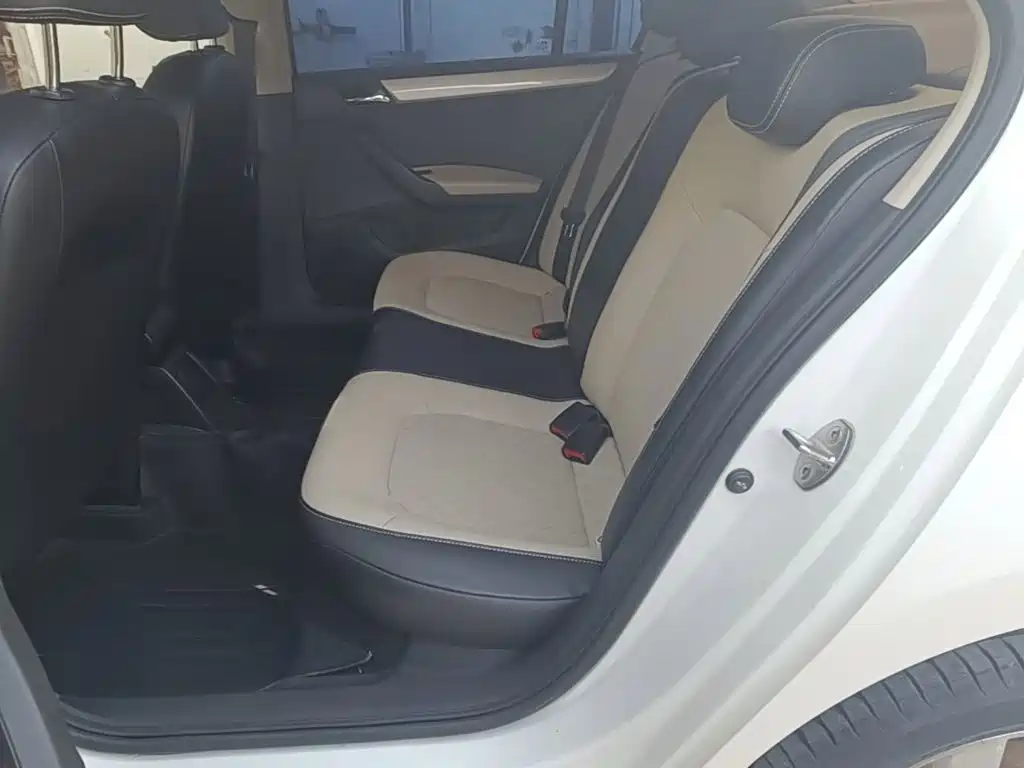 Skoda Rapid — миниатюра 17