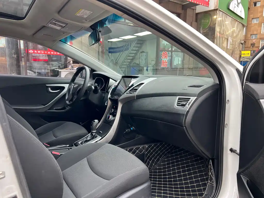 Hyundai Elantra Langdong — миниатюра 8