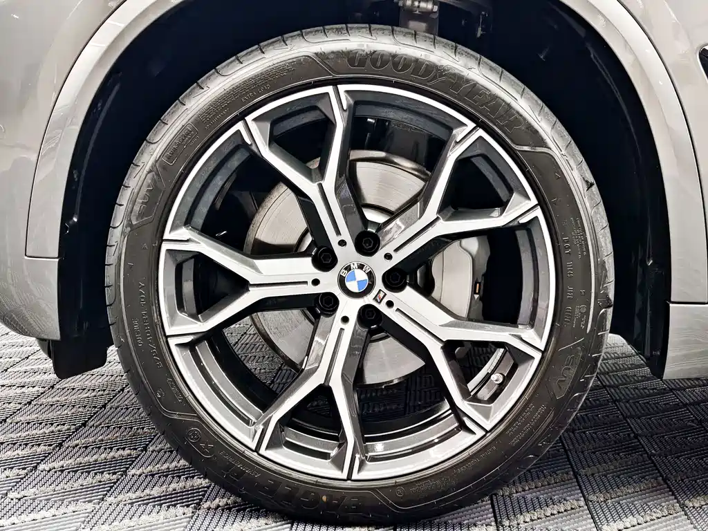 Заказать BMW X5 2026 года за 10 399 573 ₽  из Китая