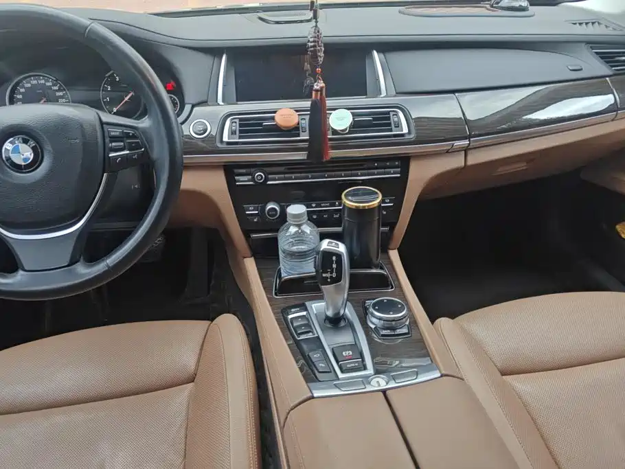 BMW 7 Series — миниатюра 16