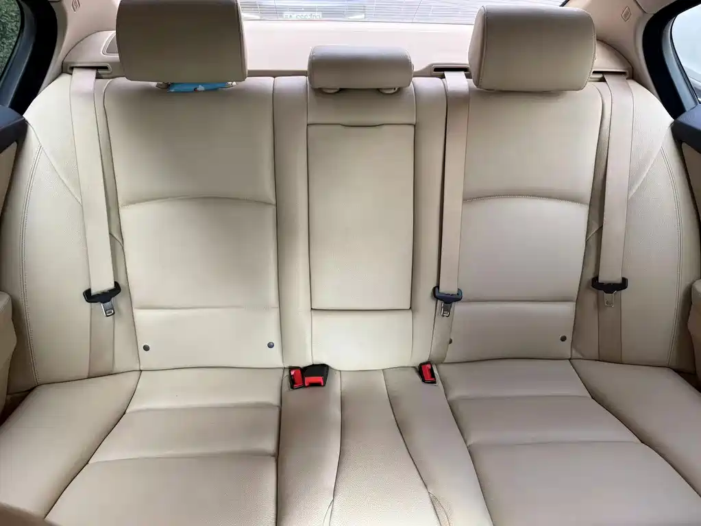 BMW 5 Series — миниатюра 9