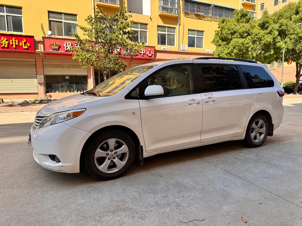 Toyota Sienna 2016