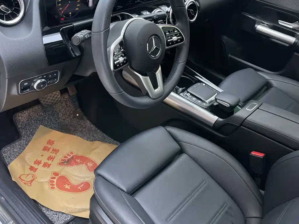 Mercedes-Benz GLA — миниатюра 12