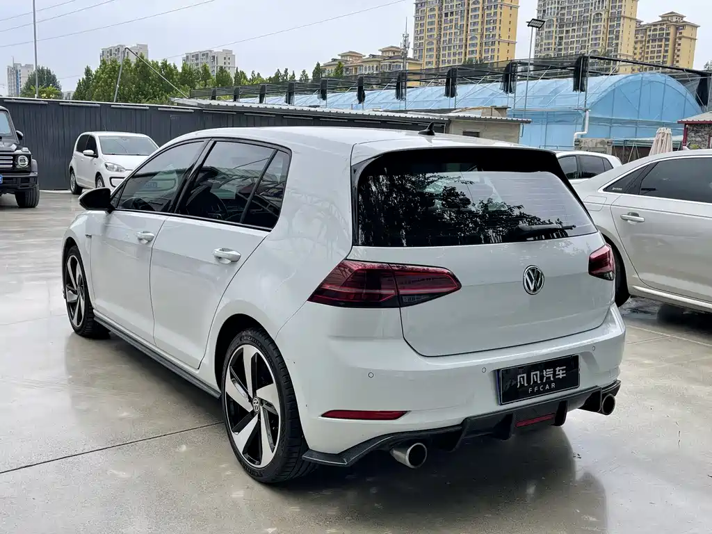 VOLKSWAGEN GOLF GTI