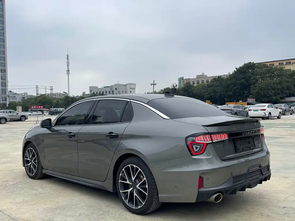 Lynk & Co 03 — миниатюра 6