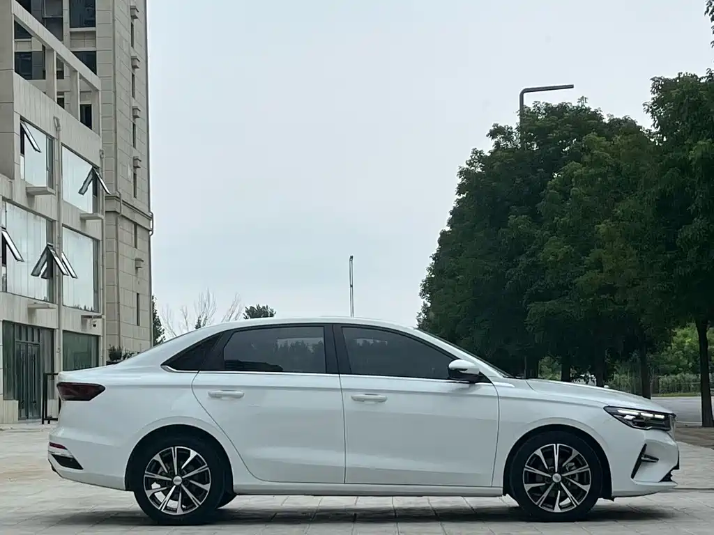 Geely Emgrand 2025 4 1.5L CVT Luxury