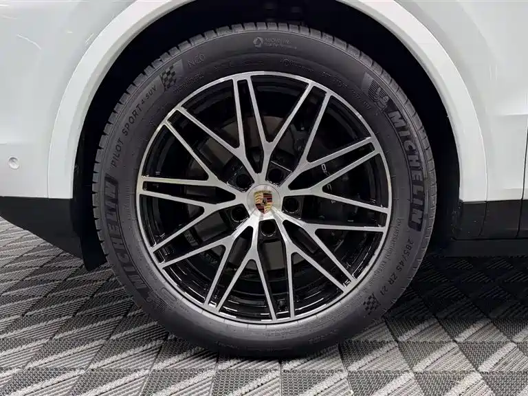 Porsche Cayenne — миниатюра 8