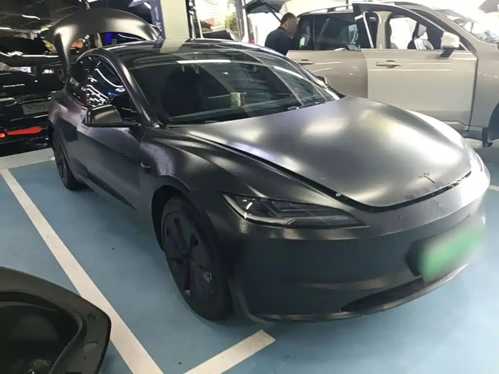 Tesla Model 3 — миниатюра 4