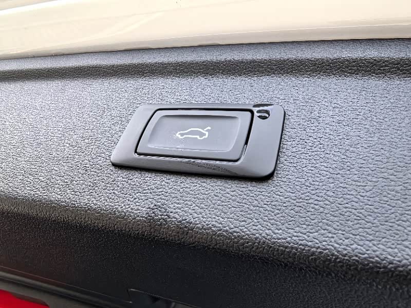 Skoda Karoq 1.4 л 2023 г. Белый, пробег 30000 км