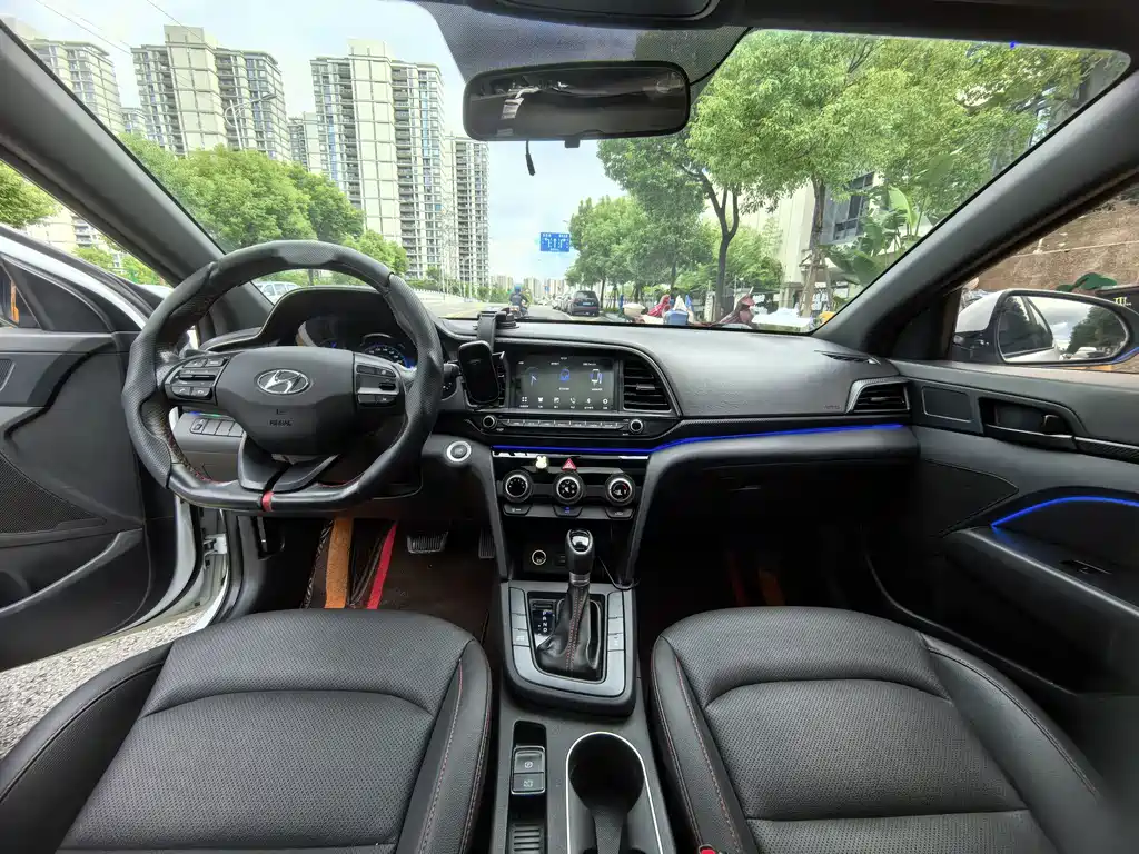 Hyundai Elantra — миниатюра 9