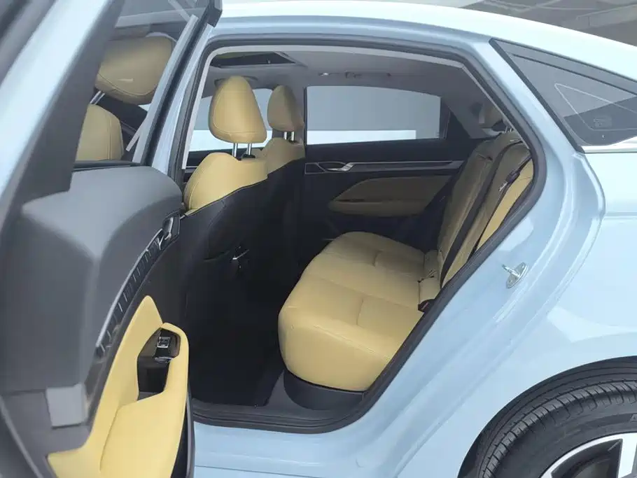 Geely L HiP — миниатюра 11