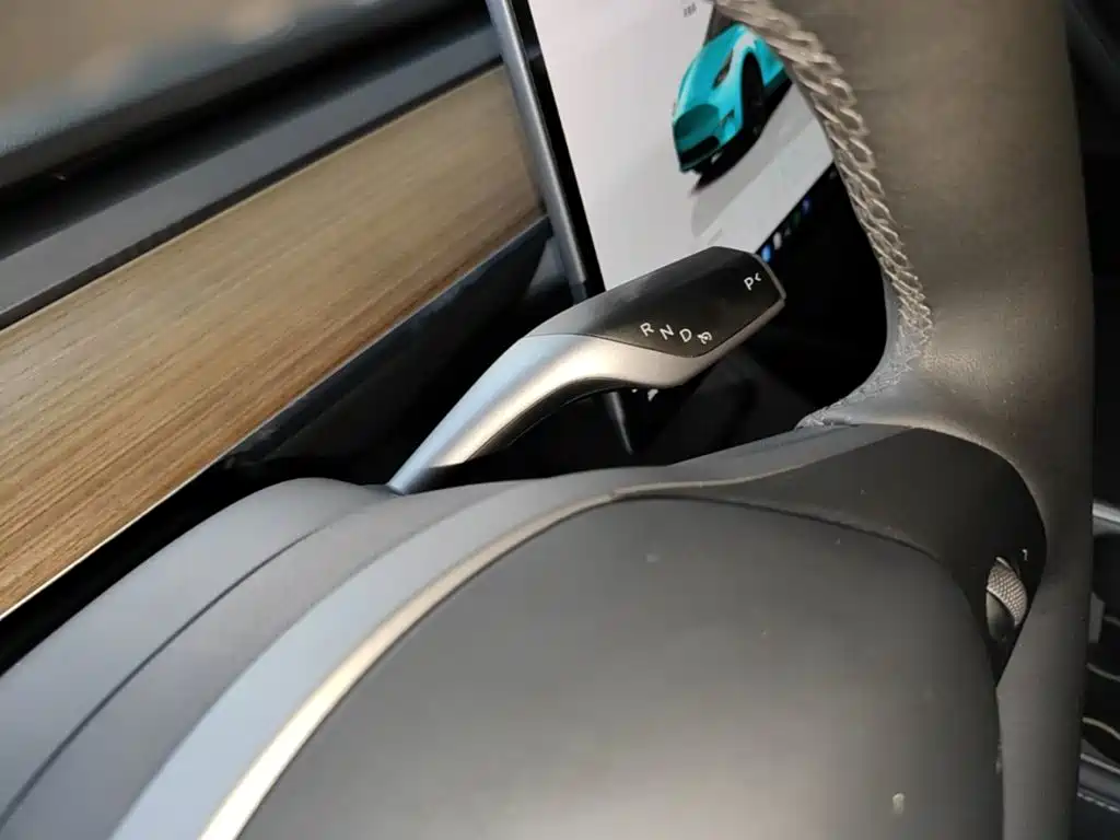 Tesla Model Y — миниатюра 14