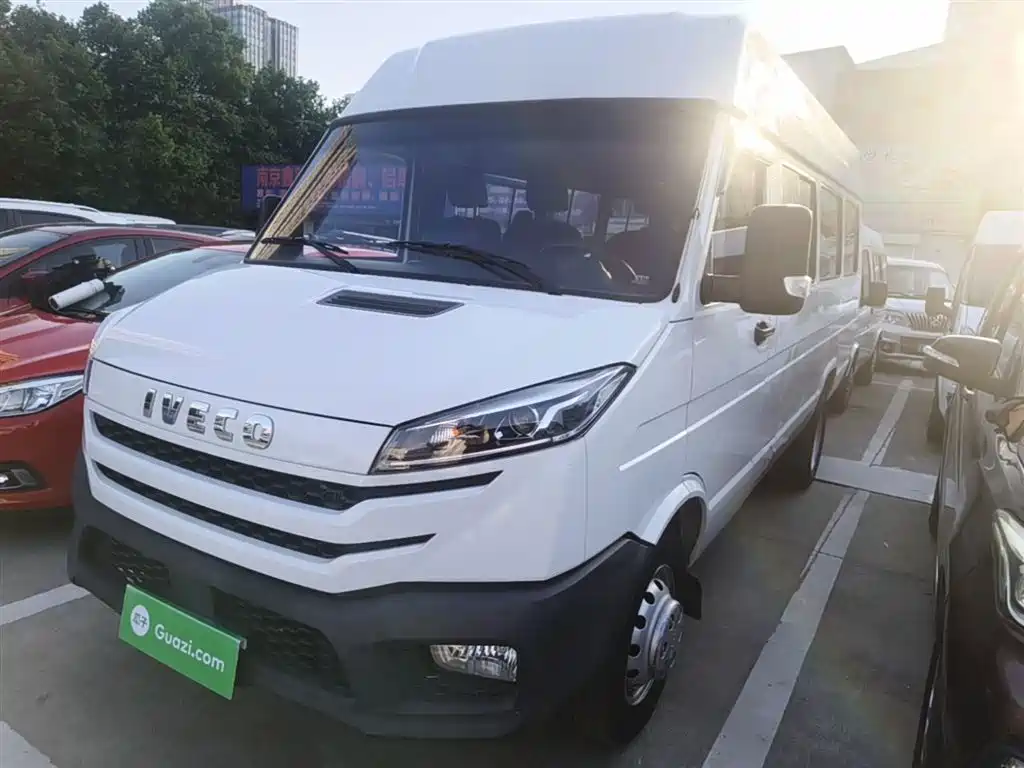 Iveco Daily 2023 2.5T V40 2-3 мест