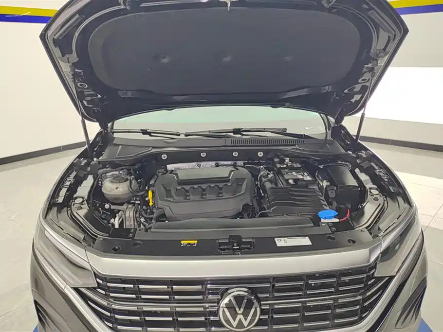 Volkswagen Passat 2025 330TSI Elite
