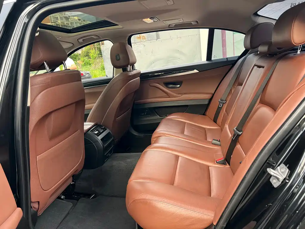 BMW 5 Series — миниатюра 7