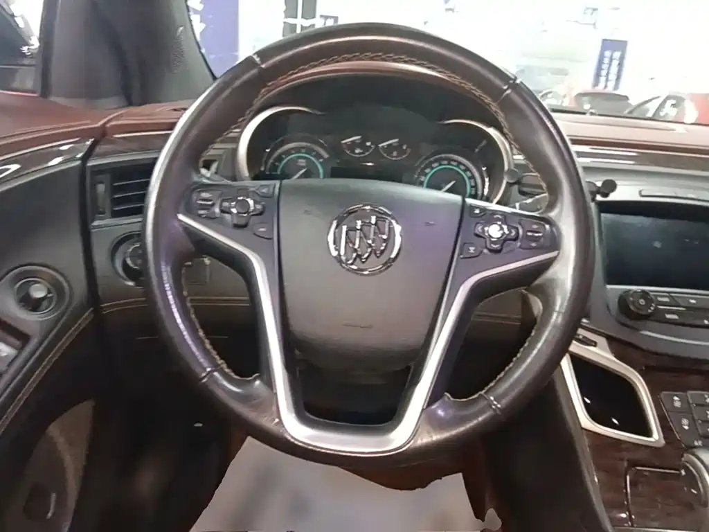Buick LaCrosse — миниатюра 11