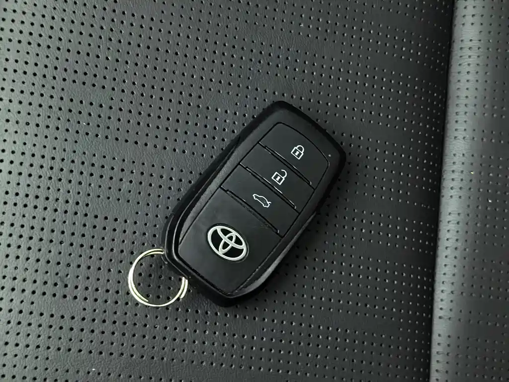 Toyota Camry — миниатюра 30