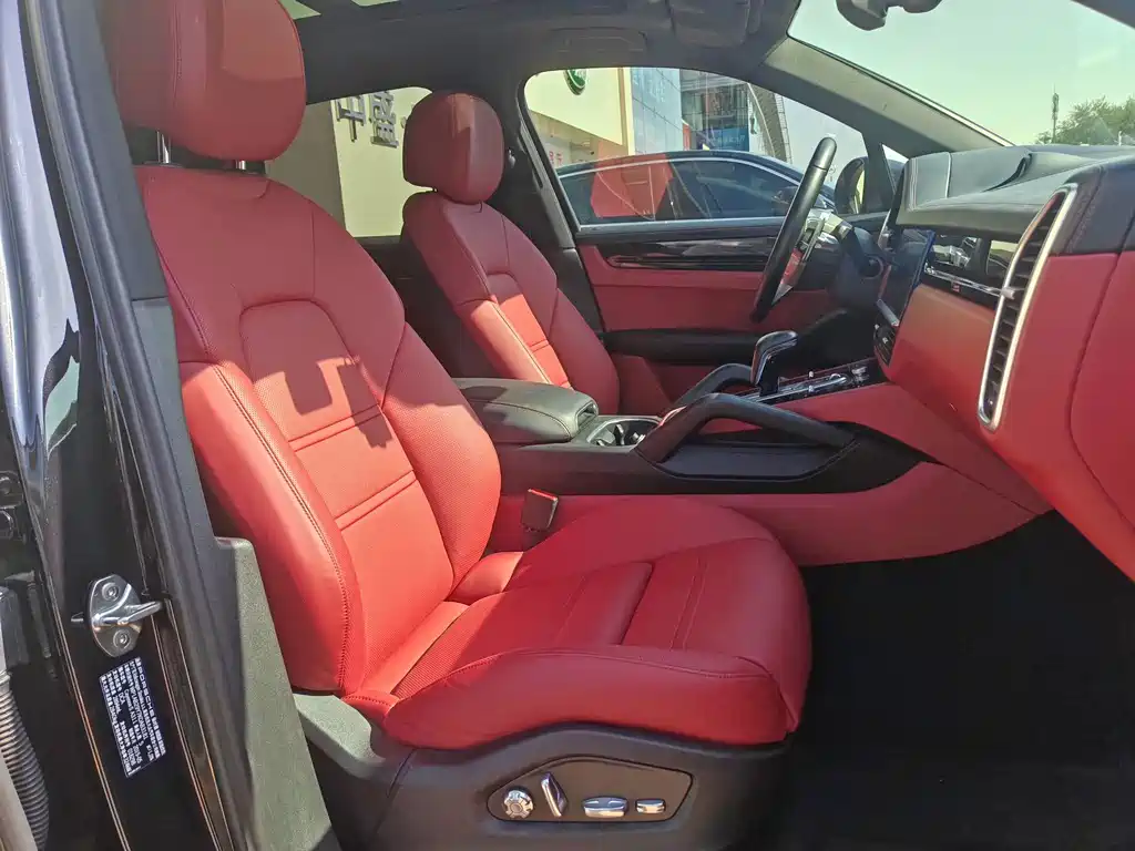 Porsche Cayenne — миниатюра 23