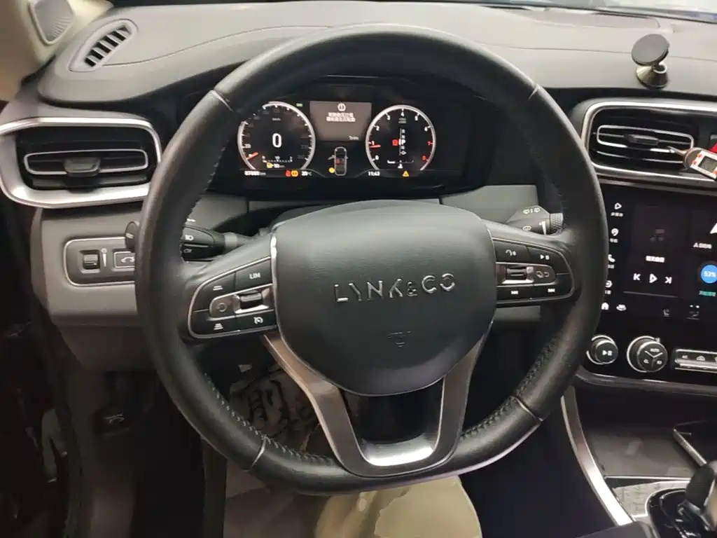 Lynk & Co 01 — миниатюра 11