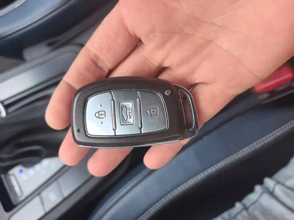 Hyundai Elantra — миниатюра 12