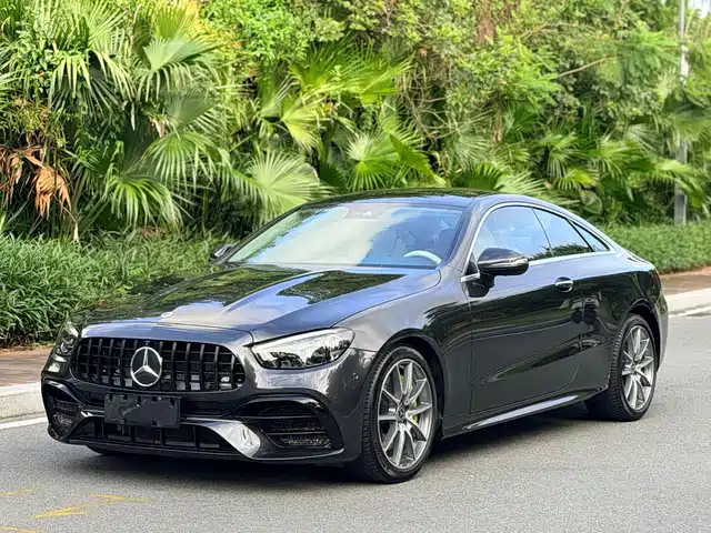 Mercedes-Benz E-Class — фото 1