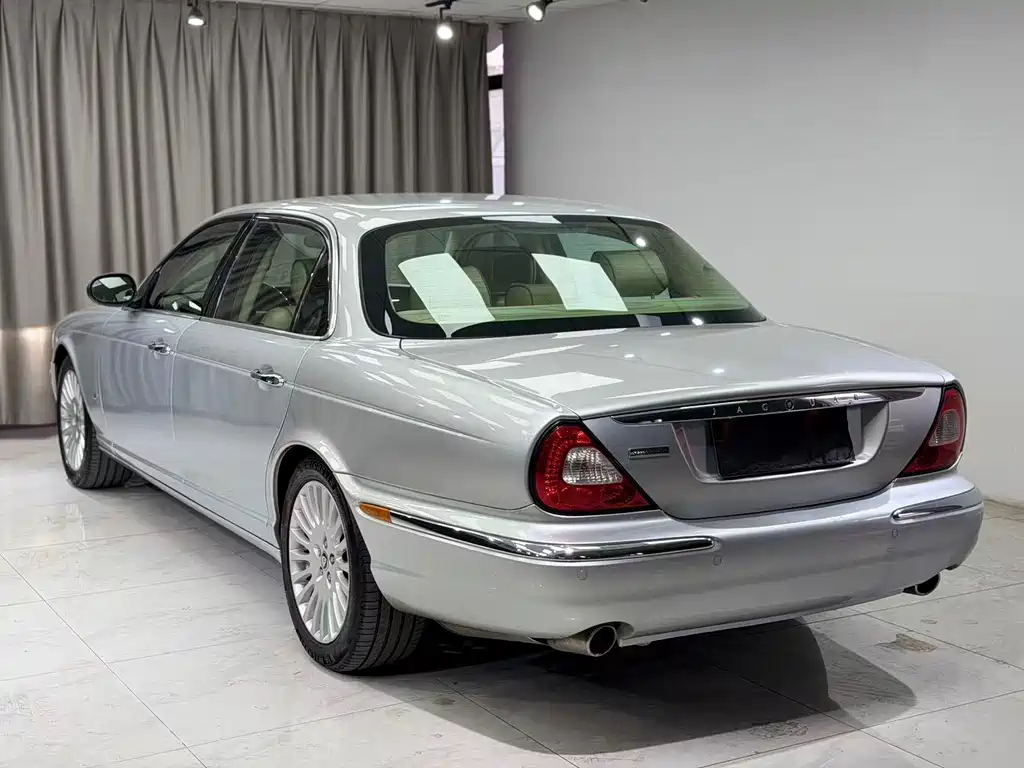 Jaguar XJ — миниатюра 10