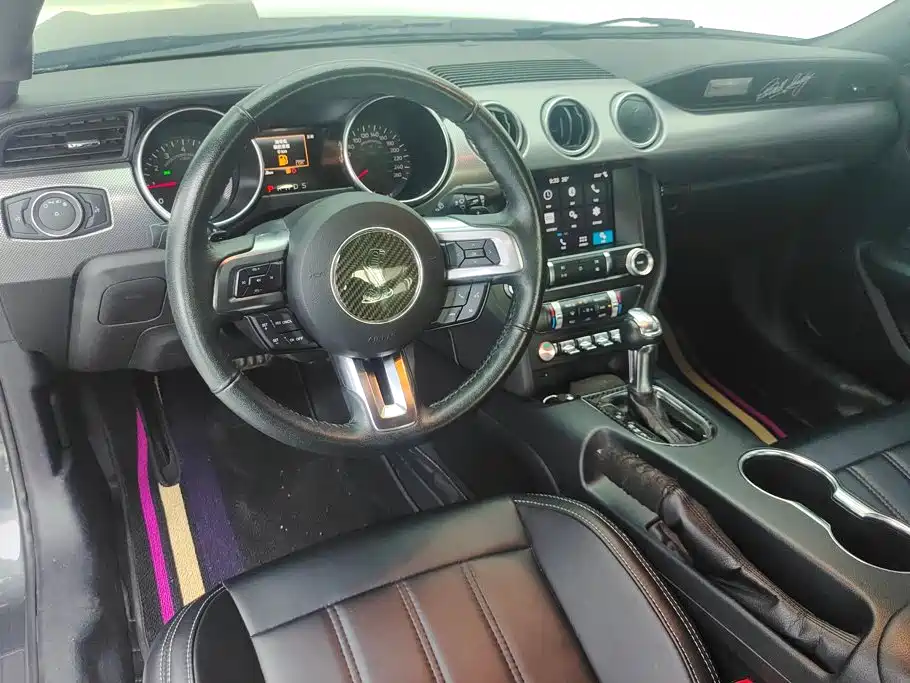 Ford Mustang — миниатюра 12
