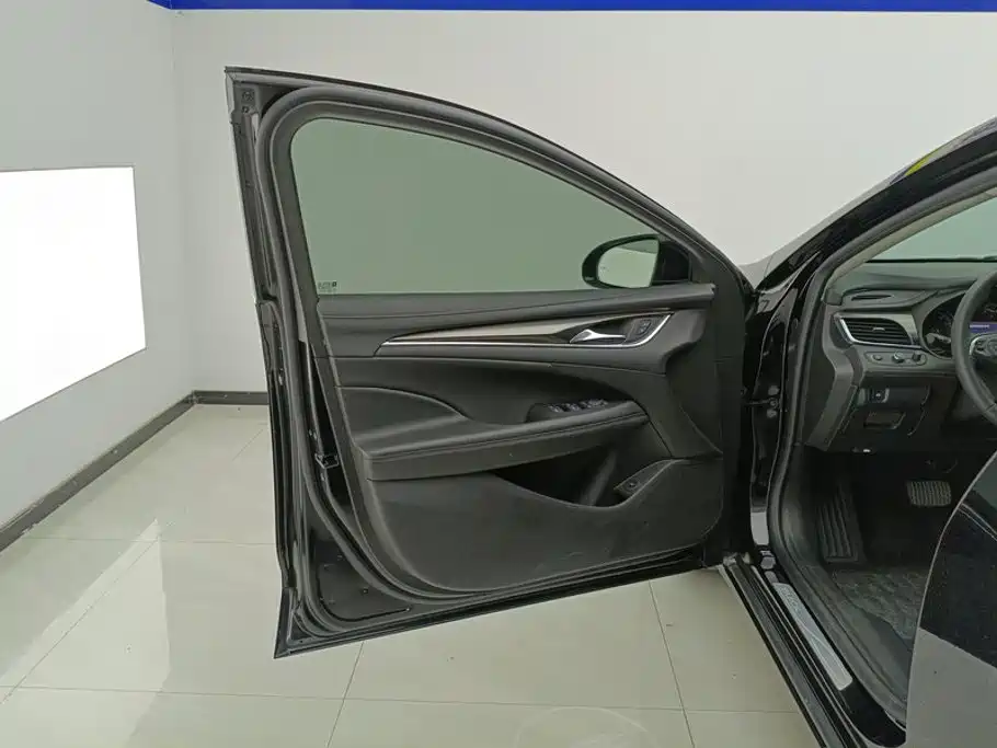 Buick LaCrosse — миниатюра 7