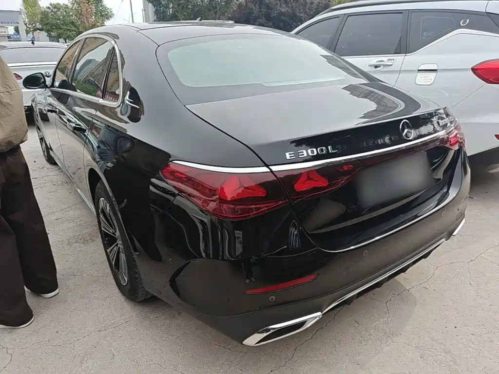 Mercedes-Benz E-Class — миниатюра 5