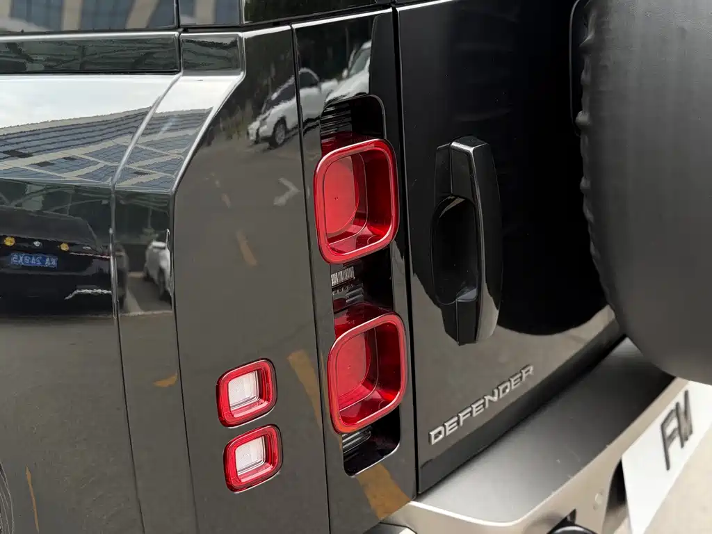 Land Rover Defender — миниатюра 18