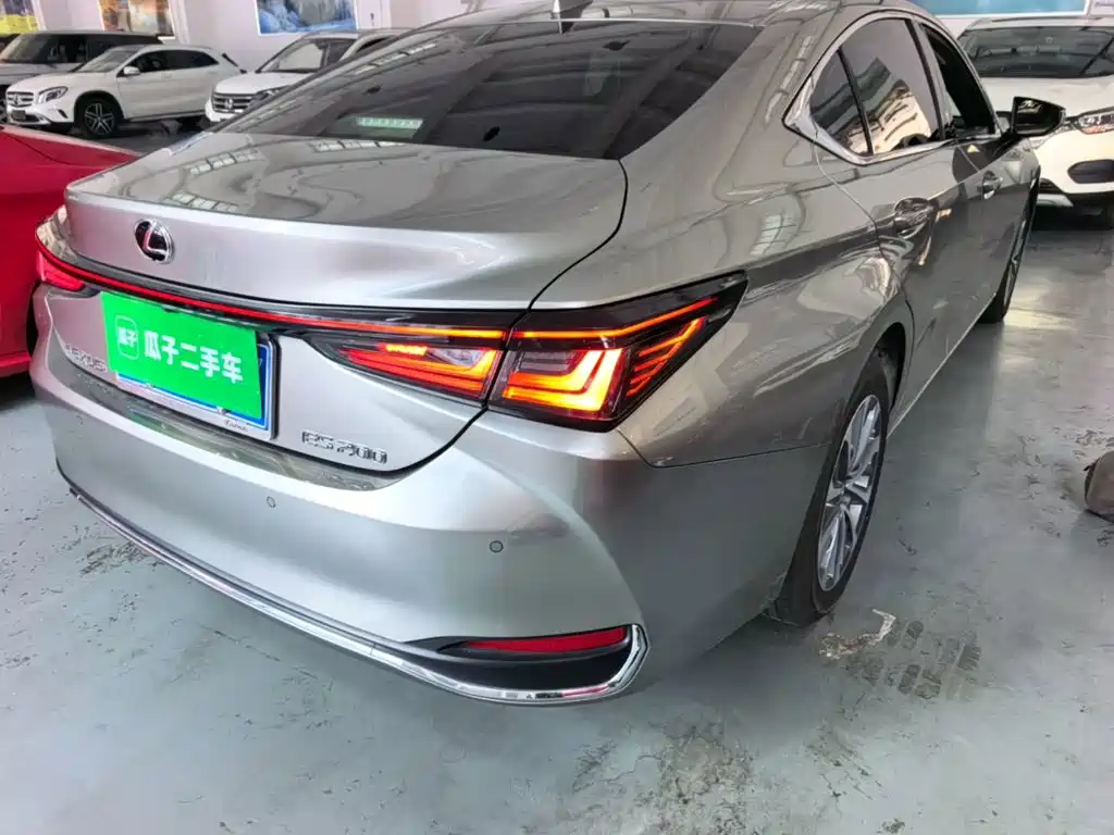 Lexus ES — миниатюра 8