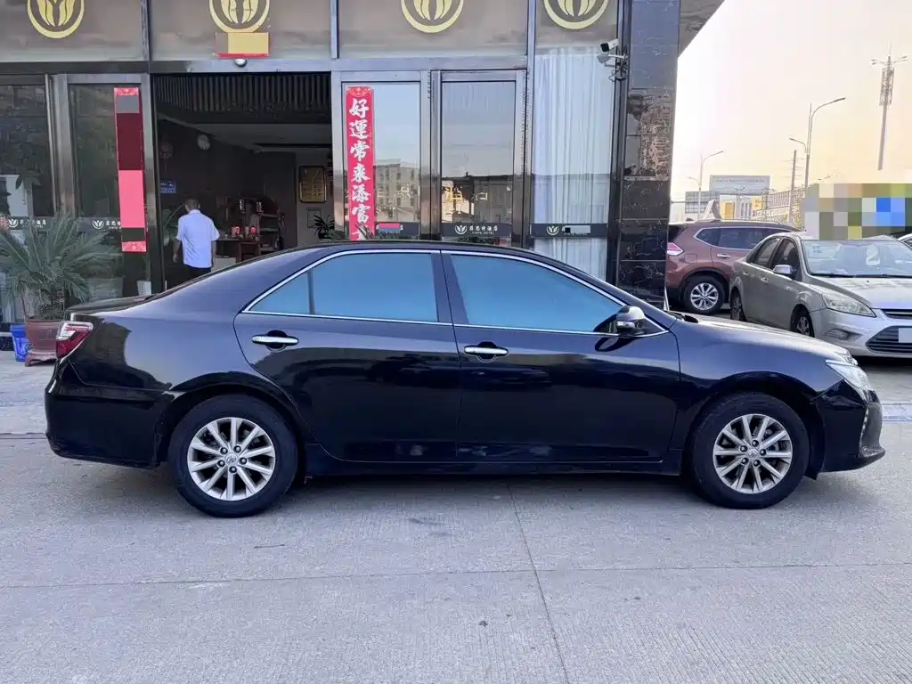 Toyota Camry — миниатюра 3