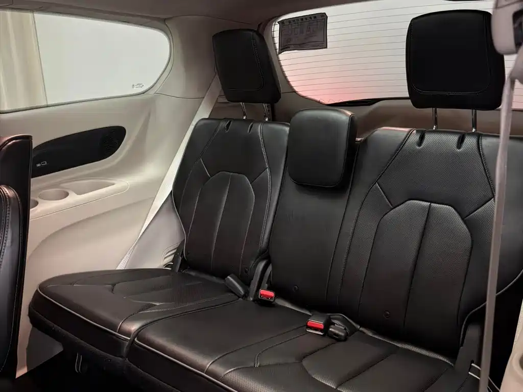 Chrysler Grand Voyager PHEV (Import) — миниатюра 11