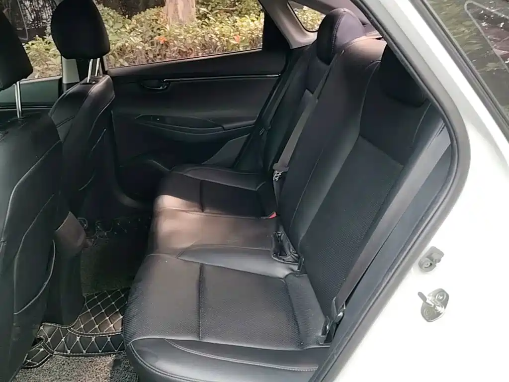 Hyundai Elantra — миниатюра 17