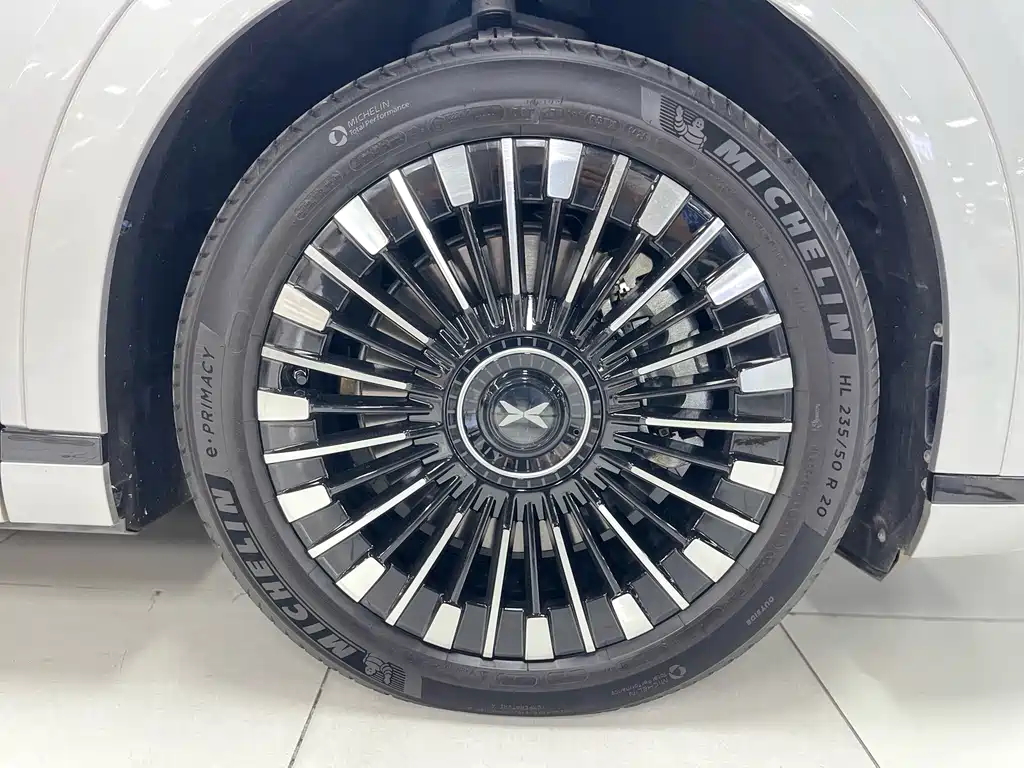 XPeng X9 — миниатюра 7