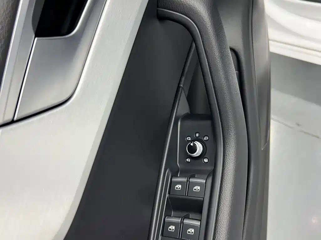 Audi A4L — миниатюра 11