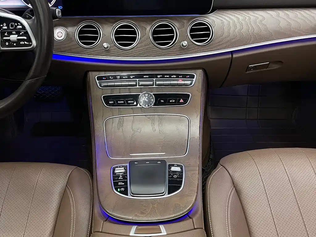 Mercedes-Benz E-Class — миниатюра 6