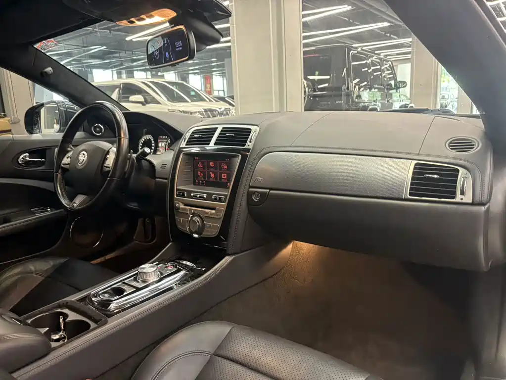 Jaguar XK — миниатюра 12