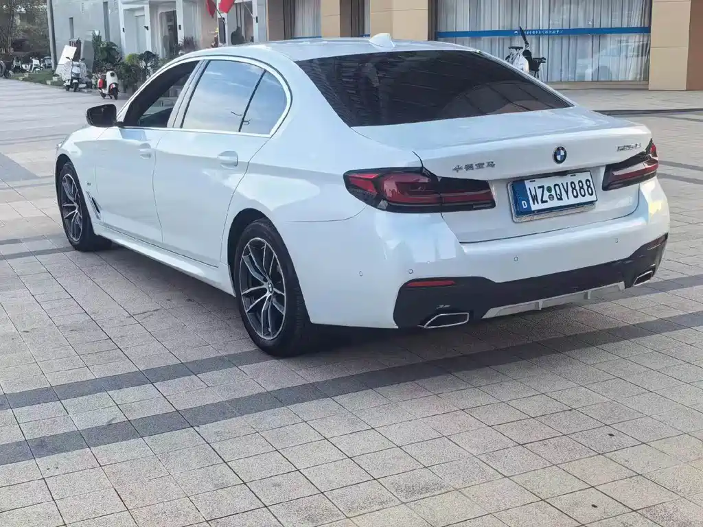BMW 5 Series — миниатюра 7