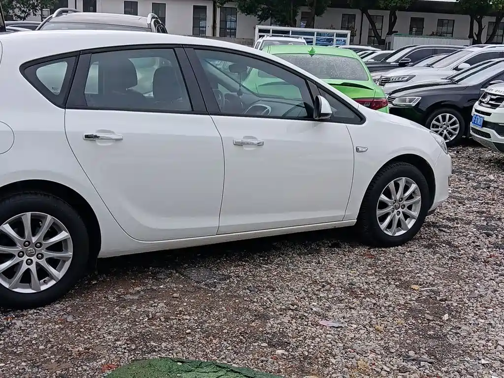 Buick Excelle — миниатюра 3