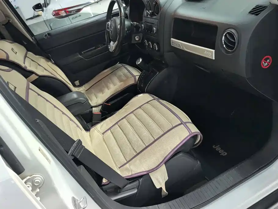 Jeep Compass (Import) — миниатюра 8