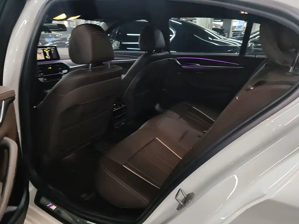 BMW 5 Series — миниатюра 17